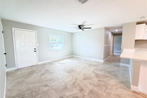 House in Orlando, Florida 4 bedrooms, 140 sq.m. № 2422804 - photo 15