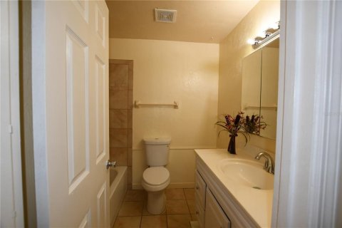 House in Gainesville, Florida 5 bedrooms, 344.85 sq.m. № 2210053 - photo 10