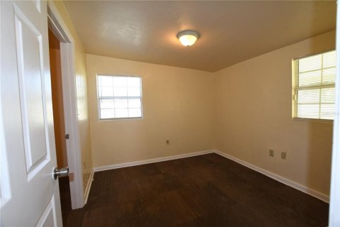House in Gainesville, Florida 5 bedrooms, 344.85 sq.m. № 2210053 - photo 15