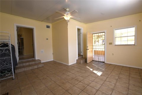 House in Gainesville, Florida 5 bedrooms, 344.85 sq.m. № 2210053 - photo 27