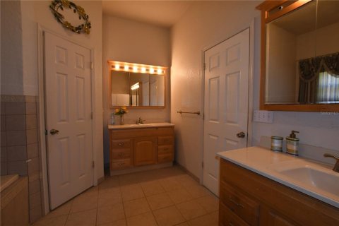 House in Gainesville, Florida 5 bedrooms, 344.85 sq.m. № 2210053 - photo 25
