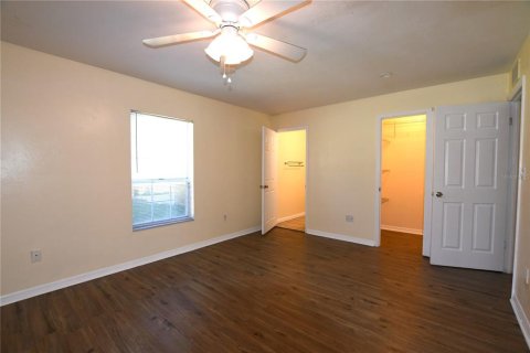 House in Gainesville, Florida 5 bedrooms, 344.85 sq.m. № 2210053 - photo 12