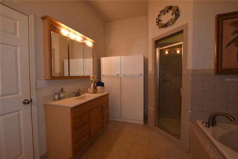 House in Gainesville, Florida 5 bedrooms, 344.85 sq.m. № 2210053 - photo 26