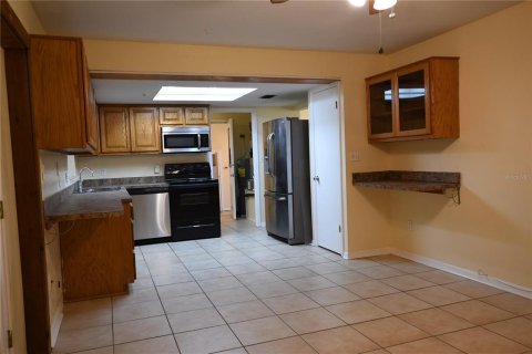 House in Gainesville, Florida 5 bedrooms, 344.85 sq.m. № 2210053 - photo 17