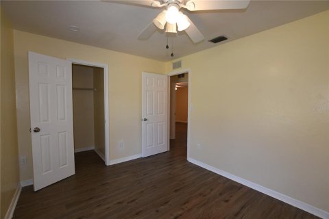 House in Gainesville, Florida 5 bedrooms, 344.85 sq.m. № 2210053 - photo 9