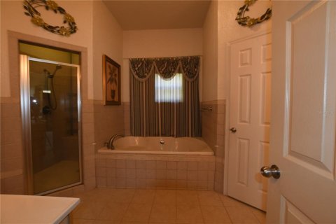 House in Gainesville, Florida 5 bedrooms, 344.85 sq.m. № 2210053 - photo 24