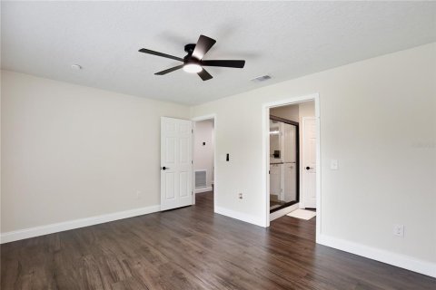 House in Geneva, Florida 4 bedrooms, 177.26 sq.m. № 2114876 - photo 16