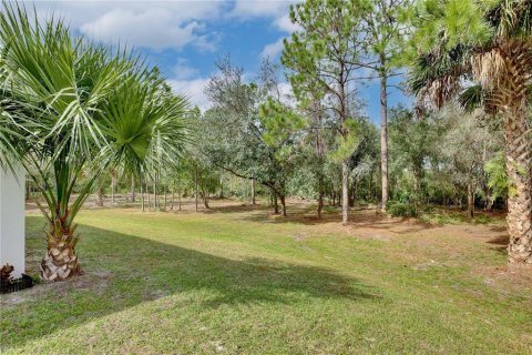 House in Geneva, Florida 4 bedrooms, 177.26 sq.m. № 2114876 - photo 25