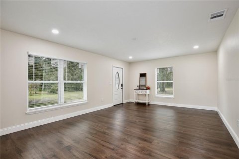 House in Geneva, Florida 4 bedrooms, 177.26 sq.m. № 2114876 - photo 6