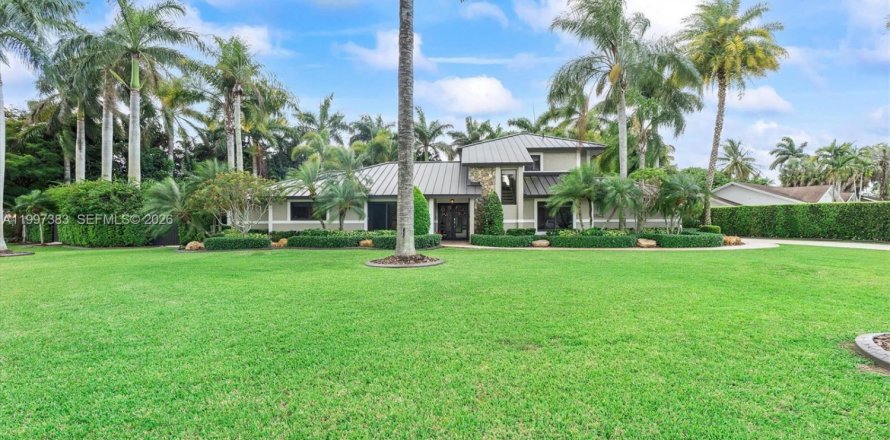 House in Miami, Florida 5 bedrooms, 296.17 sq.m. № 2069551