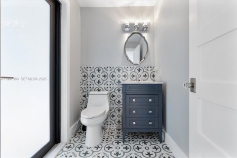 House in Miami, Florida 5 bedrooms, 296.17 sq.m. № 2069551 - photo 18