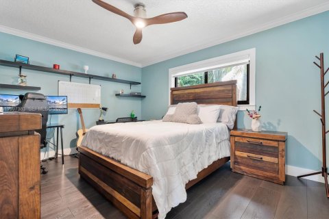 House in Miami, Florida 5 bedrooms, 296.17 sq.m. № 2069551 - photo 21