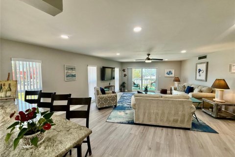 Condo in Saint Pete Beach, Florida, 2 bedrooms  № 1626068 - photo 12