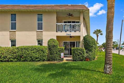 Condo in Saint Pete Beach, Florida, 2 bedrooms  № 1626068 - photo 26