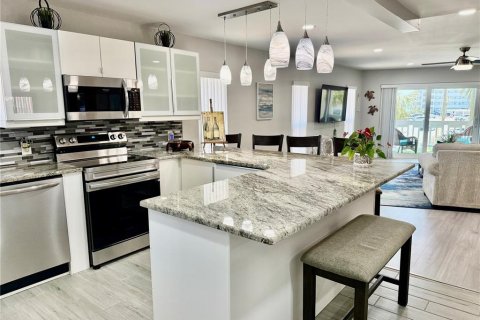 Condo in Saint Pete Beach, Florida, 2 bedrooms  № 1626068 - photo 4