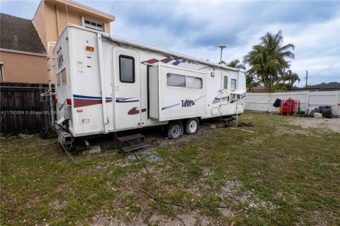 Commercial property in Miami, Florida 175.4 sq.m. № 1868725 - photo 6