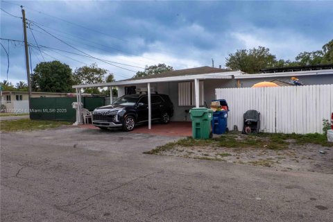 Commercial property in Miami, Florida 175.4 sq.m. № 1868725 - photo 4