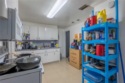Commercial property in Miami, Florida 175.4 sq.m. № 1868725 - photo 13