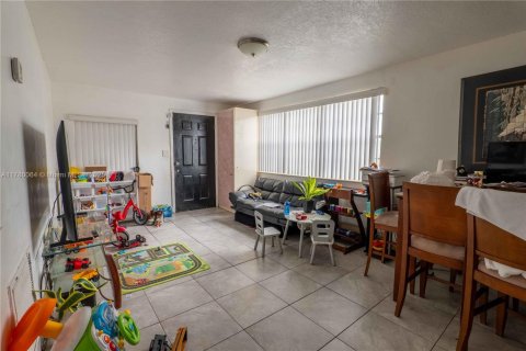 Commercial property in Miami, Florida 175.4 sq.m. № 1868725 - photo 10