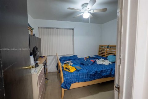 Commercial property in Miami, Florida 175.4 sq.m. № 1868725 - photo 11