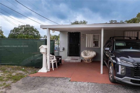Commercial property in Miami, Florida 175.4 sq.m. № 1868725 - photo 3