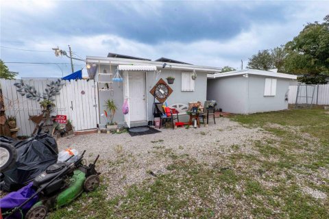 Commercial property in Miami, Florida 175.4 sq.m. № 1868725 - photo 9
