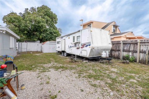 Commercial property in Miami, Florida 175.4 sq.m. № 1868725 - photo 8