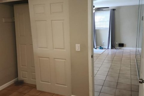 Commercial property in Lutz, Florida 12 bedrooms, 337.61 sq.m. № 2394296 - photo 11