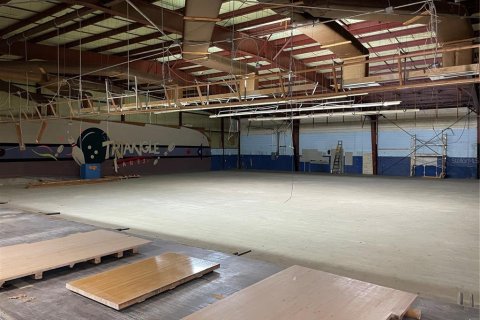Commercial property in Mount Dora, Florida 1390 sq.m. № 1851266 - photo 1