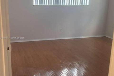 Condo in Tamarac, Florida, 2 bedrooms  № 2076628 - photo 10