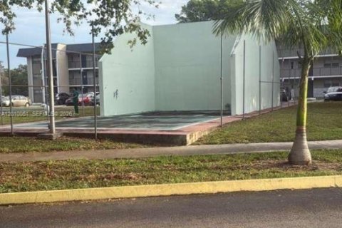 Condo in Tamarac, Florida, 2 bedrooms  № 2076628 - photo 3