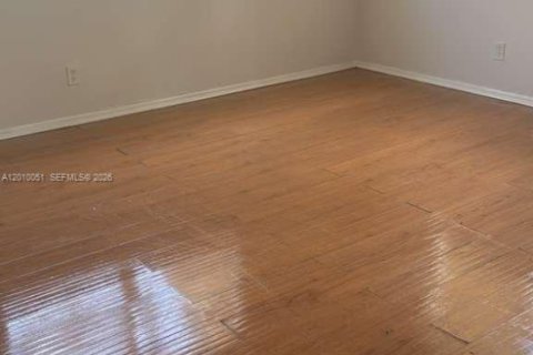 Condo in Tamarac, Florida, 2 bedrooms  № 2076628 - photo 15