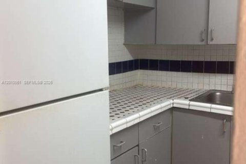 Condo in Tamarac, Florida, 2 bedrooms  № 2076628 - photo 5
