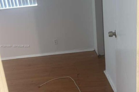 Condo in Tamarac, Florida, 2 bedrooms  № 2076628 - photo 7