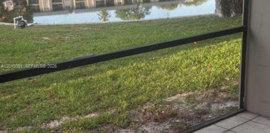 Condo in Tamarac, Florida, 2 bedrooms  № 2076628