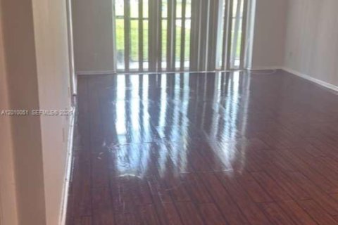 Condo in Tamarac, Florida, 2 bedrooms  № 2076628 - photo 8