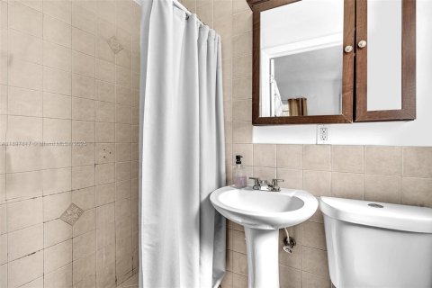 Снять в аренду квартиру в Майами-Бич, Флорида 3 спальни, 130.06м2, № 1949204 - фото 28