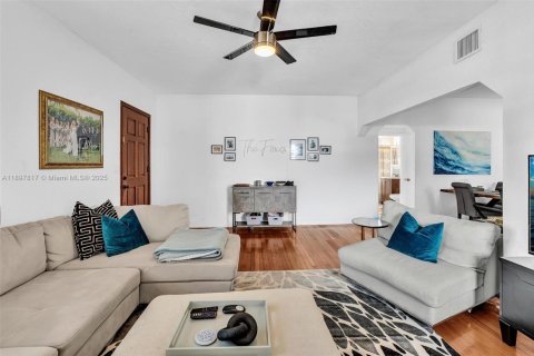 Снять в аренду квартиру в Майами-Бич, Флорида 3 спальни, 130.06м2, № 1949204 - фото 7