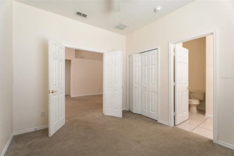 House in Orlando, Florida 4 bedrooms, 194.17 sq.m. № 1638275 - photo 13