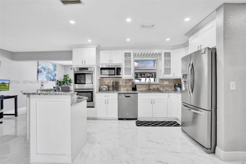 House in Deerfield Beach, Florida 4 bedrooms, 144.93 sq.m. № 2011530 - photo 15