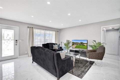 House in Deerfield Beach, Florida 4 bedrooms, 144.93 sq.m. № 2011530 - photo 11