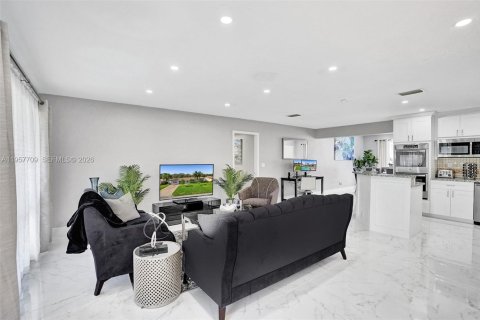 House in Deerfield Beach, Florida 4 bedrooms, 144.93 sq.m. № 2011530 - photo 9