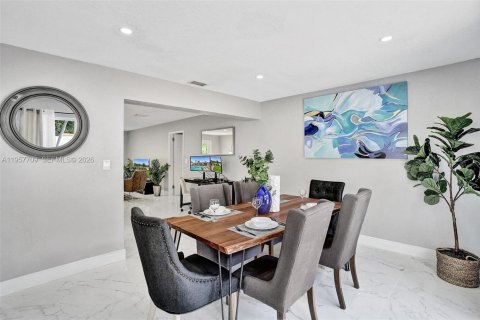 House in Deerfield Beach, Florida 4 bedrooms, 144.93 sq.m. № 2011530 - photo 26