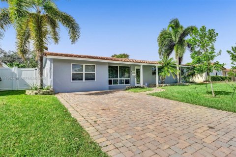 House in Deerfield Beach, Florida 4 bedrooms, 144.93 sq.m. № 2011530 - photo 5