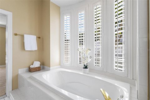 House in Apopka, Florida 4 bedrooms, 192.31 sq.m. № 1812652 - photo 15