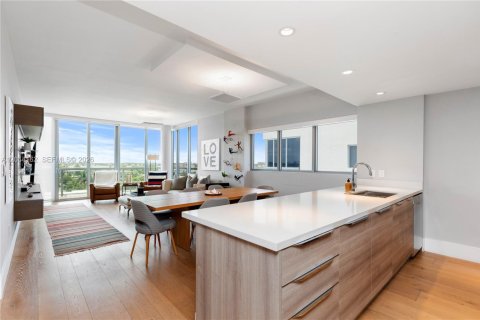 Condo in Bay Harbor Islands, Florida, 3 bedrooms № 2178320 - photo 20