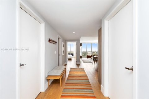 Condo in Bay Harbor Islands, Florida, 3 bedrooms № 2178320 - photo 18