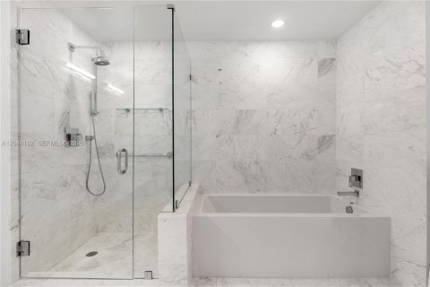Condo in Bay Harbor Islands, Florida, 3 bedrooms № 2178320 - photo 9