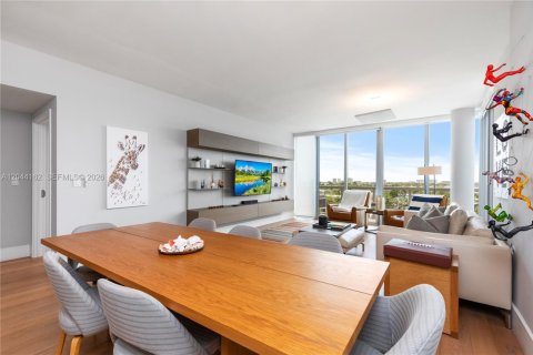 Condo in Bay Harbor Islands, Florida, 3 bedrooms № 2178320 - photo 26