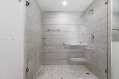 Condo in Bay Harbor Islands, Florida, 3 bedrooms № 2178320 - photo 15